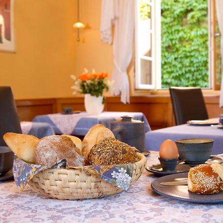 Gaestehaus Hebinger Am Schlosspark Deidesheim Bagian luar foto