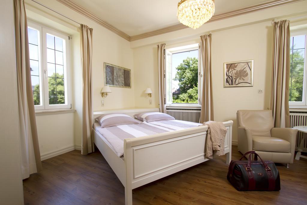 Gaestehaus Hebinger Am Schlosspark Deidesheim Bagian luar foto